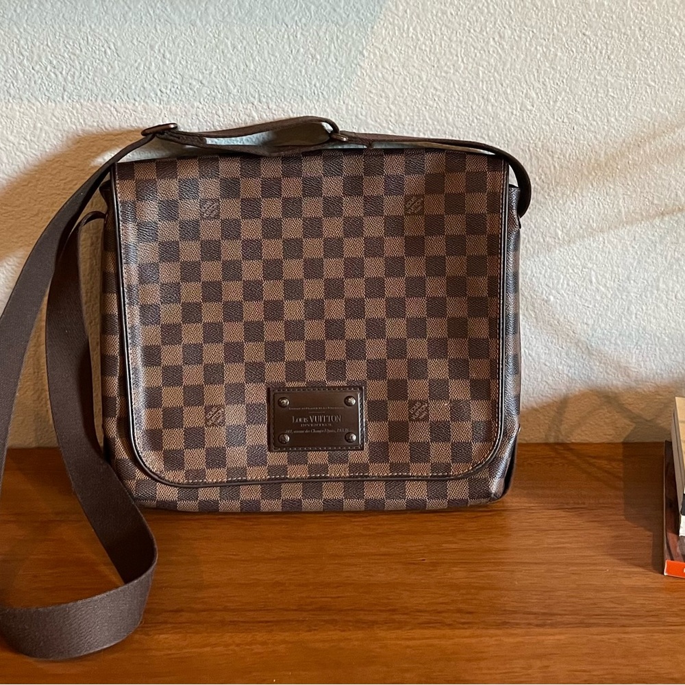 Louis Vuitton District Damier Messenger Bag